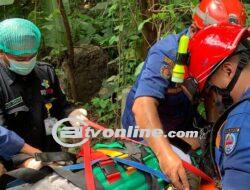 Terpeleset dan Terjatuh ke Kali, Pria 56 Tahun Dievakuasi oleh Damkar Depok