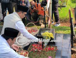 Hari Pertama Kampanye, Ridwan Kamil dan Suswono  Ziarah ke Makam Tokoh Betawi