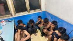 Remaja Diduga Tawuran Ditangkap Warga di Medan Johor, Empat Sepeda Motor Dibakar Massa