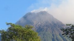 Gunung Merapi Kembali Mengeluarkan Awan Panas, Aktivitas Vulkanik Meningkat