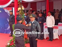 Presiden Jokowi Terima Brevet Kehormatan Hiu Kencana di Atas Kapal KRI dr. Radjiman Wedyodiningrat