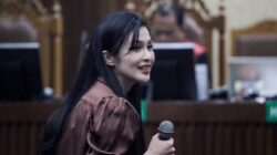 Sandra Dewi Ungkap Pengalaman Penyakit Kulit Rosacea Dalam Sidang Dugaan Korupsi