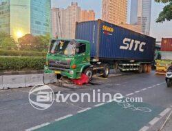 Kecelakaan Truk Memicu Kemacetan di Jakarta Barat!