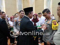 Kapolda Jambi dan Dir Reskrimum Terima Pin Emas Atas Prestasi Selesaikan Kasus Pertanahan