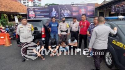 Polisi Tangkap Tiga Pria Pemalak Sopir Truk di Tomang, Jakarta Barat