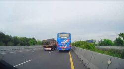 Insiden Kecelakaan di Tol Tandes Barat-Romokalisari, Bus Potong Jalur Serempet Mobil Wuling