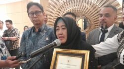 Menkes Budi Beri Penghargaan pada dr ARL, Korban Bullying PPDS Undip, Sebagai Bentuk Apresiasi atas Perjuangannya