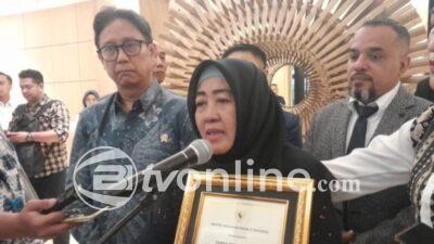 Menkes Budi Beri Penghargaan pada dr ARL, Korban Bullying PPDS Undip, Sebagai Bentuk Apresiasi atas Perjuangannya