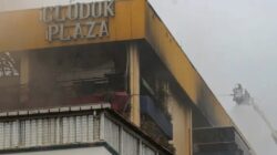 Glodok Plaza Mulai Pembersihan Pasca Kebakaran, Fokus Angkut Puing-Puing dan Air